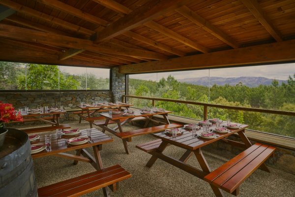 ESPLANADA Adega_Apalaches Restaurante - aldeia de xisto