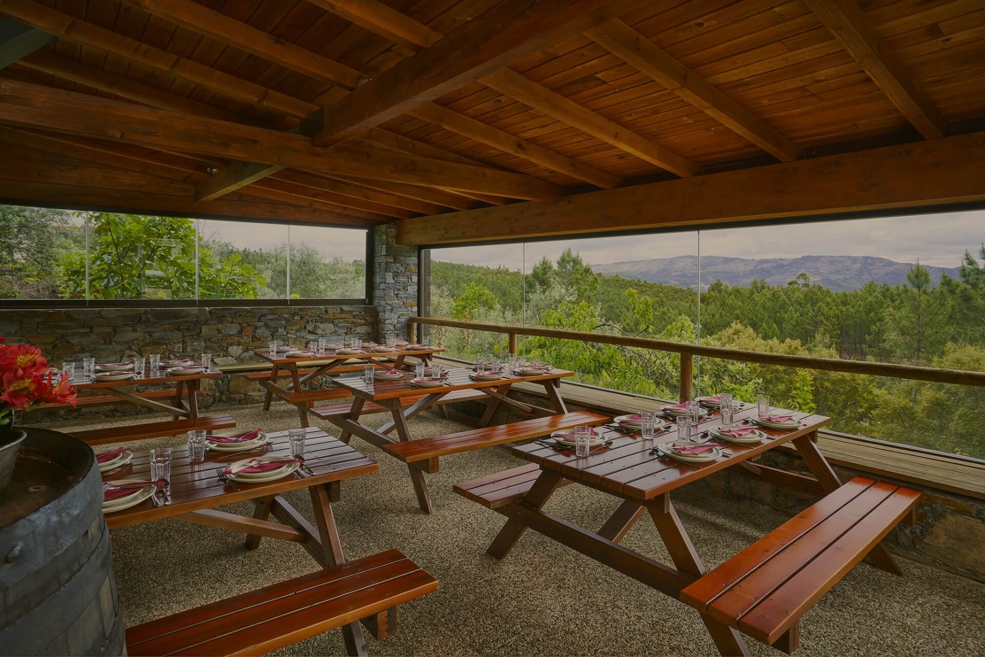 ESPLANADA Adega_Apalaches Restaurante - aldeia de xisto