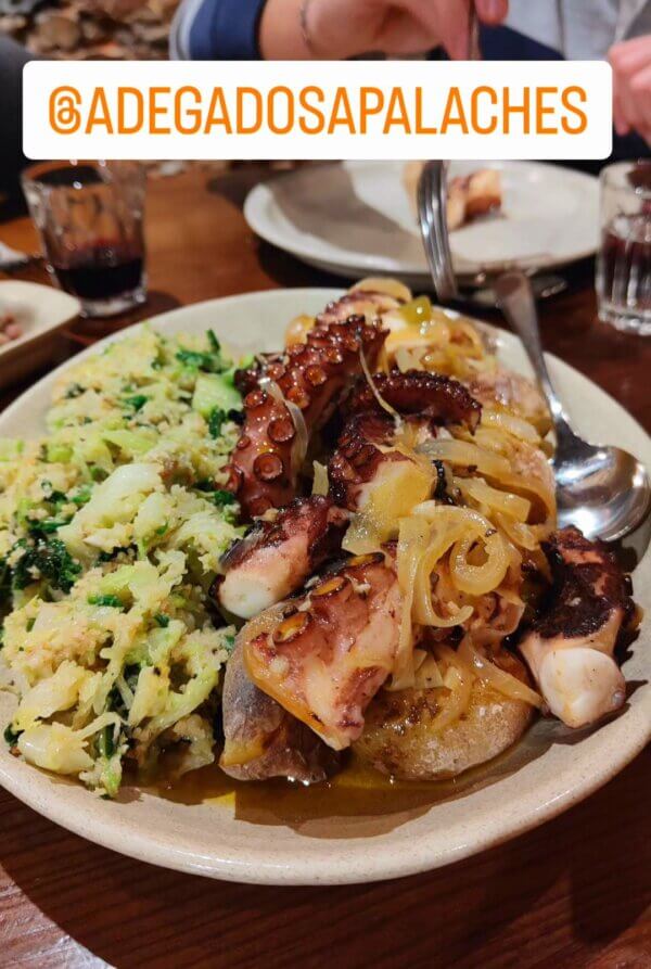 Polvo à lagareiro com batata a murro.